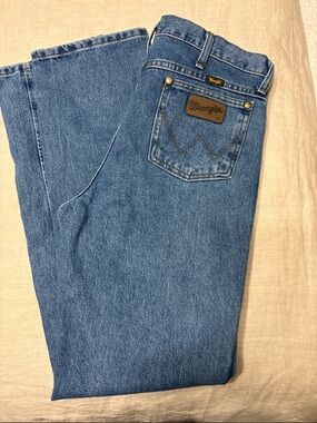 Wrangler Straight-Leg Denim Jeans in Medium Blue